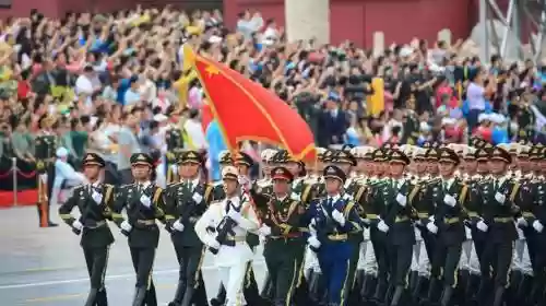 最强阵容阅兵插图