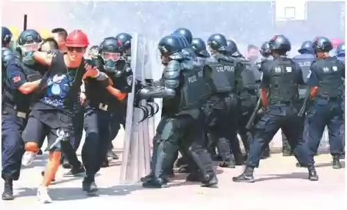 特警防暴阵容插图1